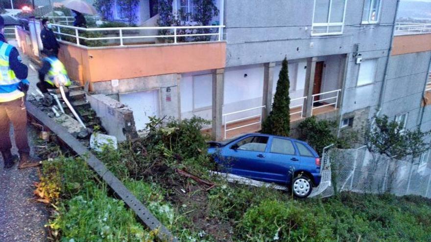 El vehículo quedó en la finca anexa a una edificación.   | // G.NÚÑEZ