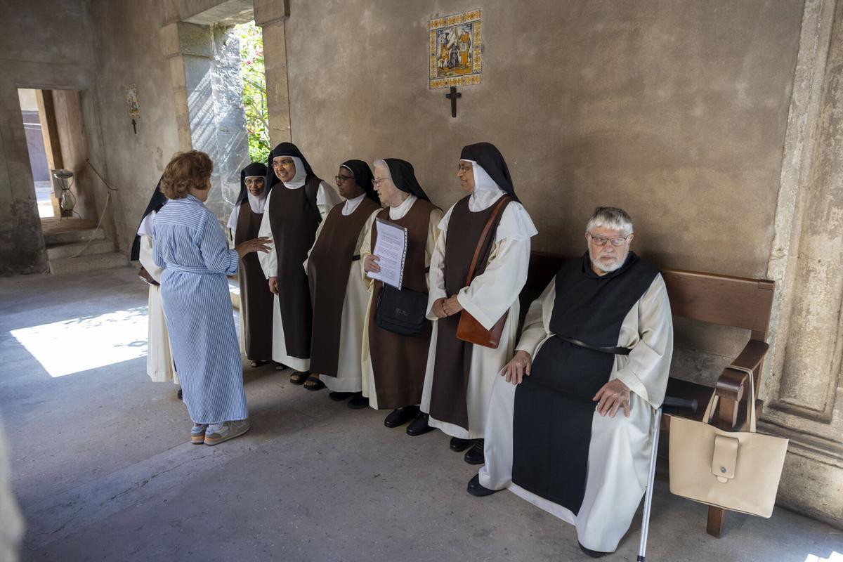 La rueda de prensa de las religiosas del monasterio de Santa Isabel en imágenes