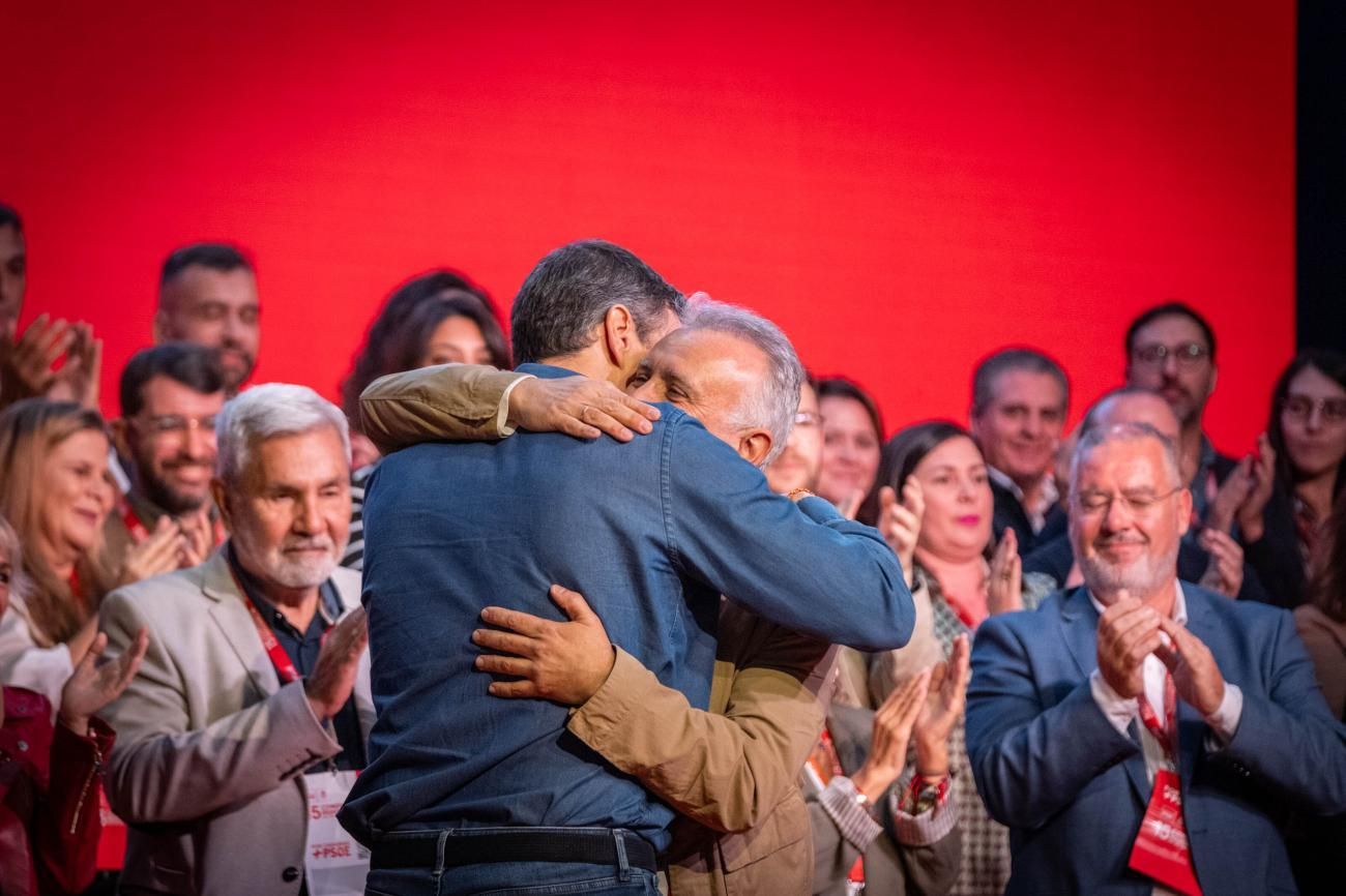 Pedro Sánchez cierra el Congreso de los socialistas canarios.
