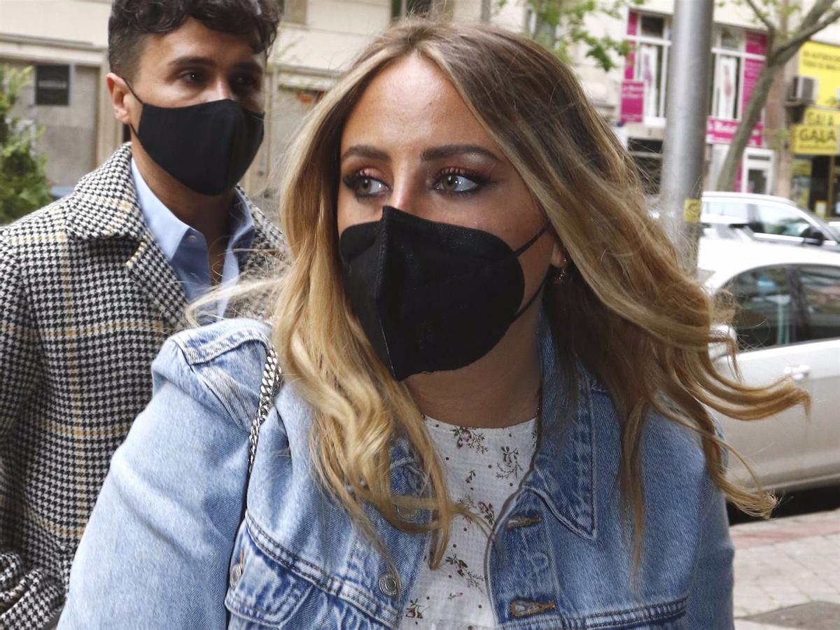 Rocío Flores, cansada de que le pregunten por su madre, asegura que no va a decir nada