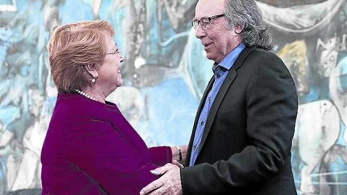 Bachelet recibe a su «amigo» Serrat en Chile_MEDIA_1