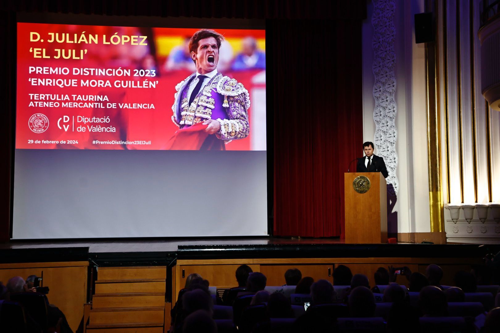 El Juli recibe el 'Premio Enrique Mora Guillén' del Ateneo