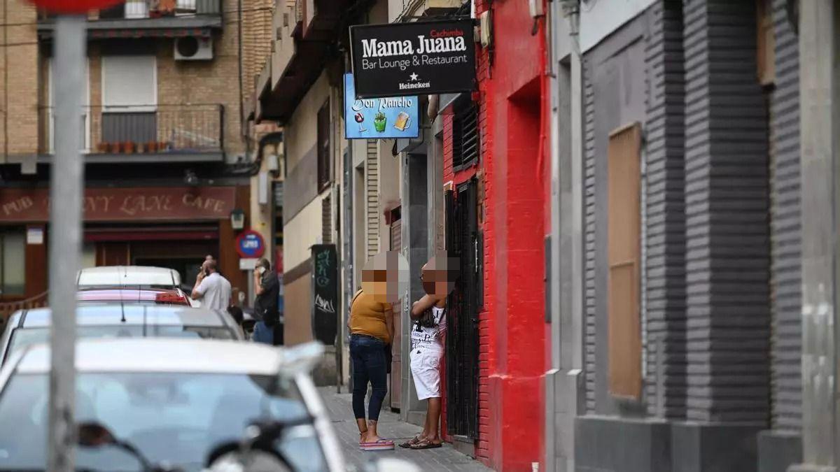 Imagen del bar MamaJuana, en la calle Lastanosa, donde se inició el enfrentamiento ayer por la mañana.