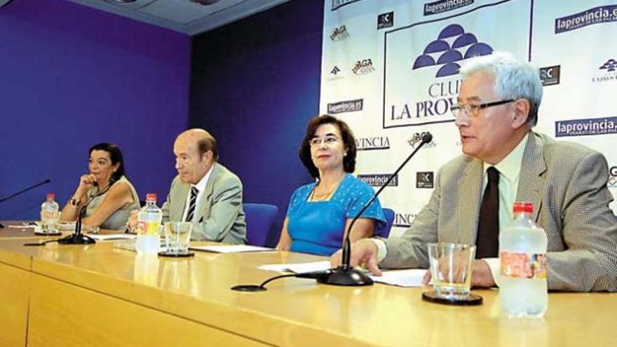 De izqda. a  dcha.: Pino Trujillo, Salvador Trujillo, Rosario Miranda y Guillermo García-Alcalde, ayer durante el acto