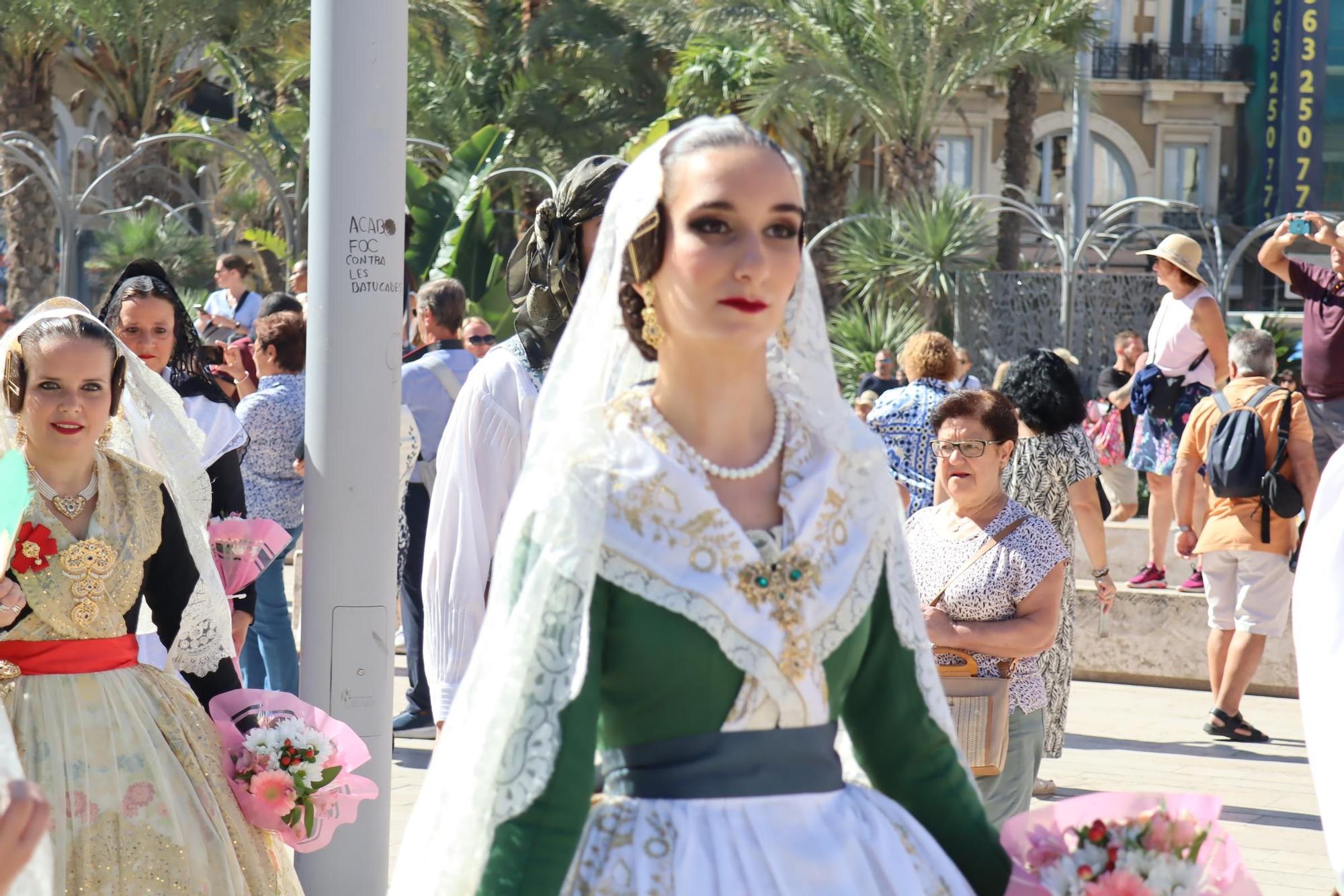 Una Ofrenda en pleno Septiembre con las Fallas del Marítimo