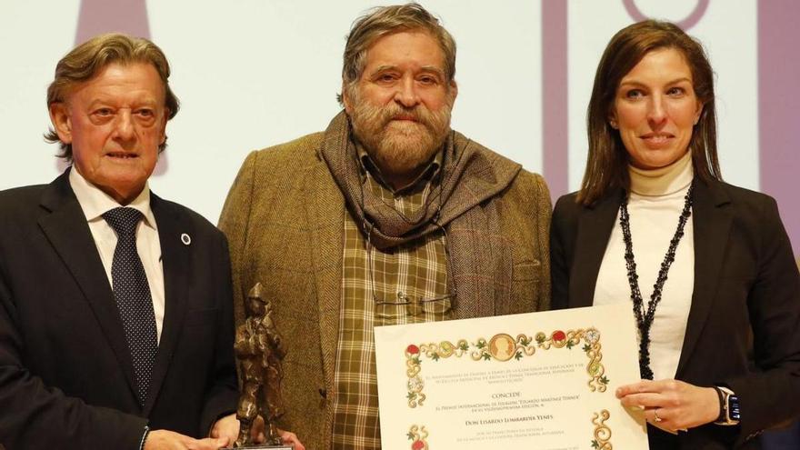 Por la izquierda, José Ramón Prado, Lisardo Lombardía y Lourdes García.     | FERNANDO RODRÍGUEZ