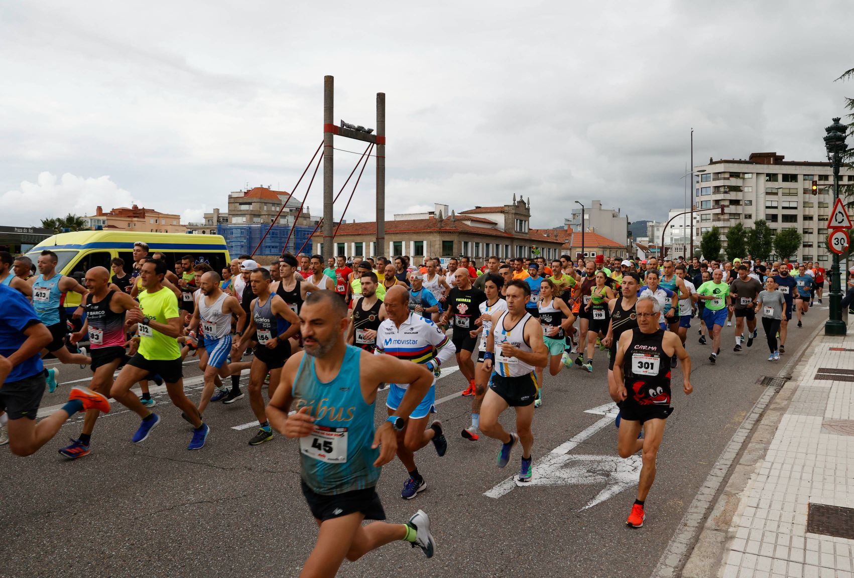 Una carrera con sardina y pan como premios