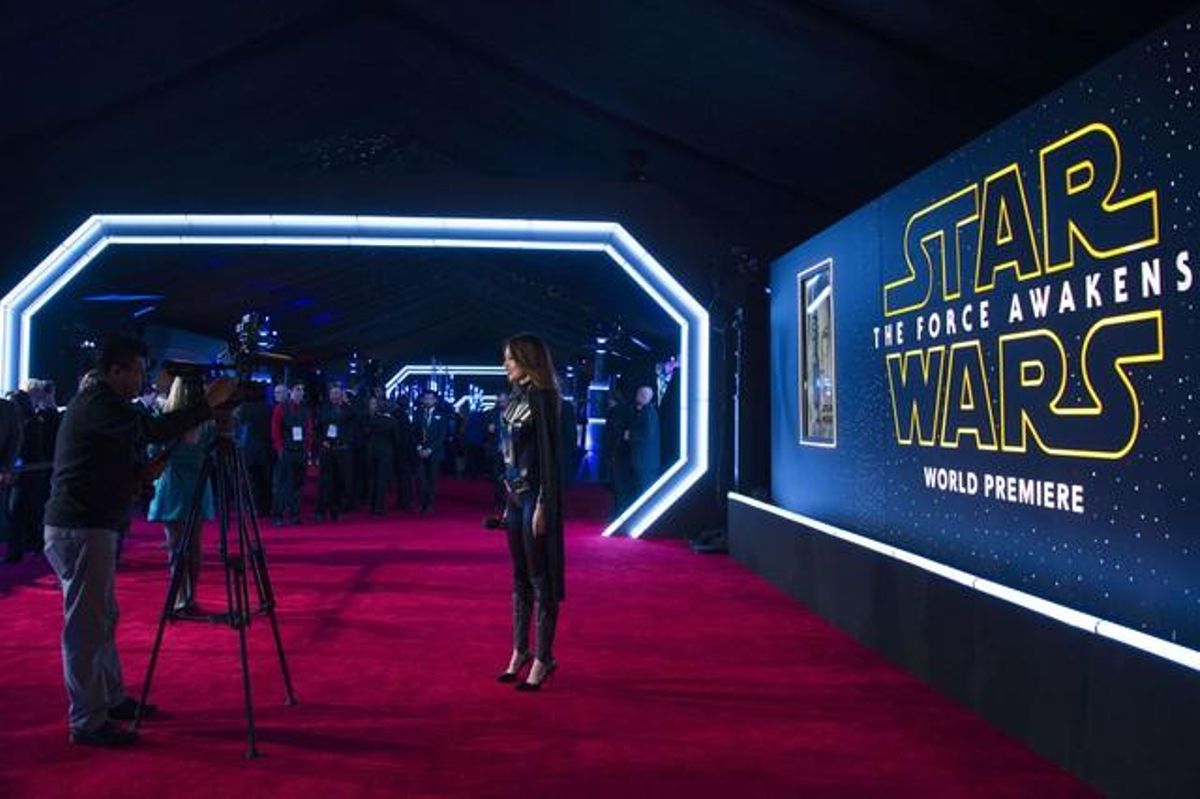 Escenografia de l’alfombra vermella de l’estrena de ’Star Wars’, ahir, a Los Angeles. 