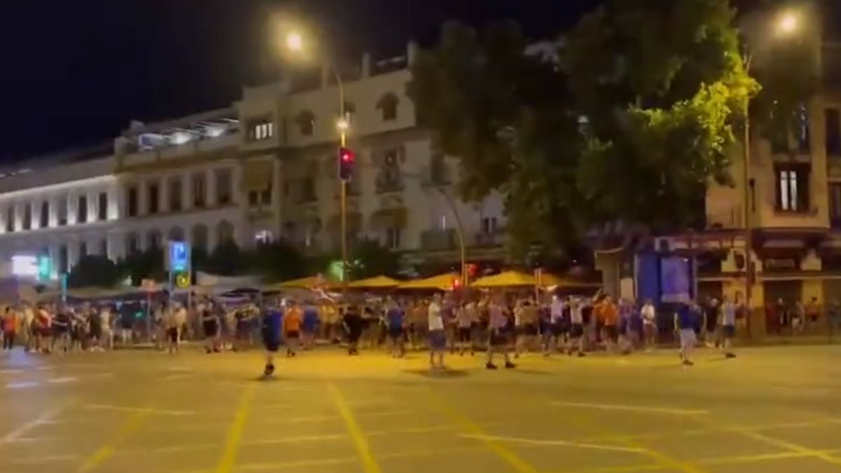 Aficionados del Eintracht y del Rangers se enfrentaron en las calles de Sevilla