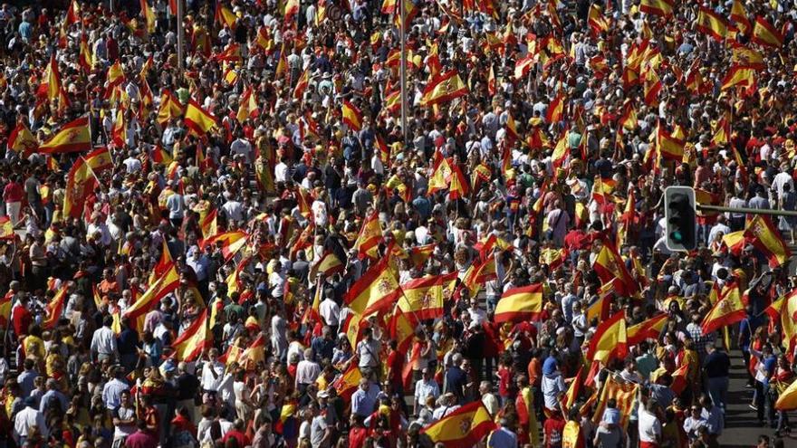 Miles de personas toman la Plaza de Colón para defender la unidad de España