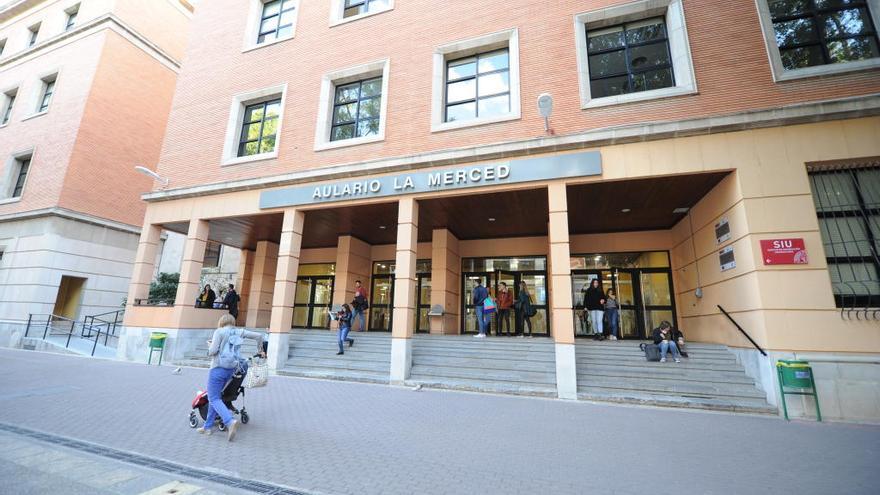 La UMU pide a su personal mayor de 65 años o embarazadas que no acudan a la universidad