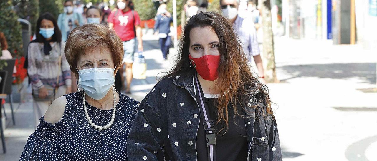 Paquita y Clara, en el Calvario.