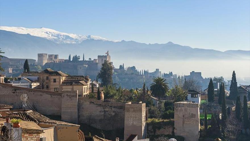 Detienen a 24 personas en una causa de contratos ilegales en La Alhambra