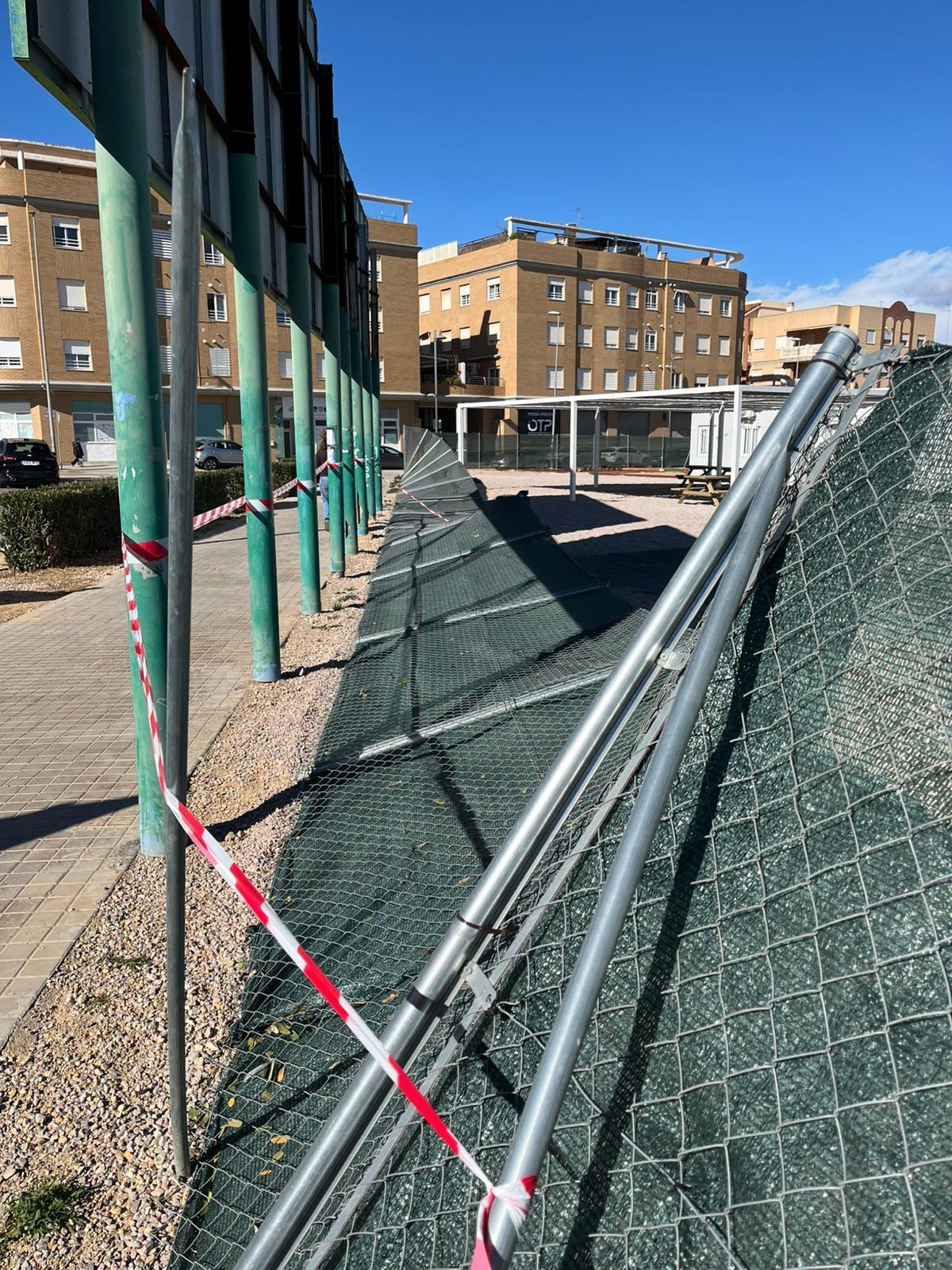 El vallado en el suelo.