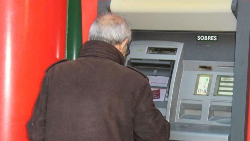 Si ves esto en el cajero, no saques dinero: alerta por lo que está ocurriendo en las sucursales de toda España
