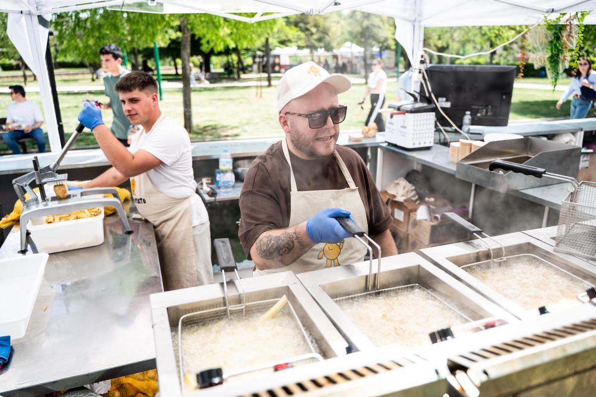 Galería | Así fue el evento de hamburguesas y tartas de queso en el parque Padre Pacífico de Cáceres