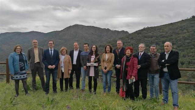 La poeta Ana Castro recibe el premio Solienses en Pedrique