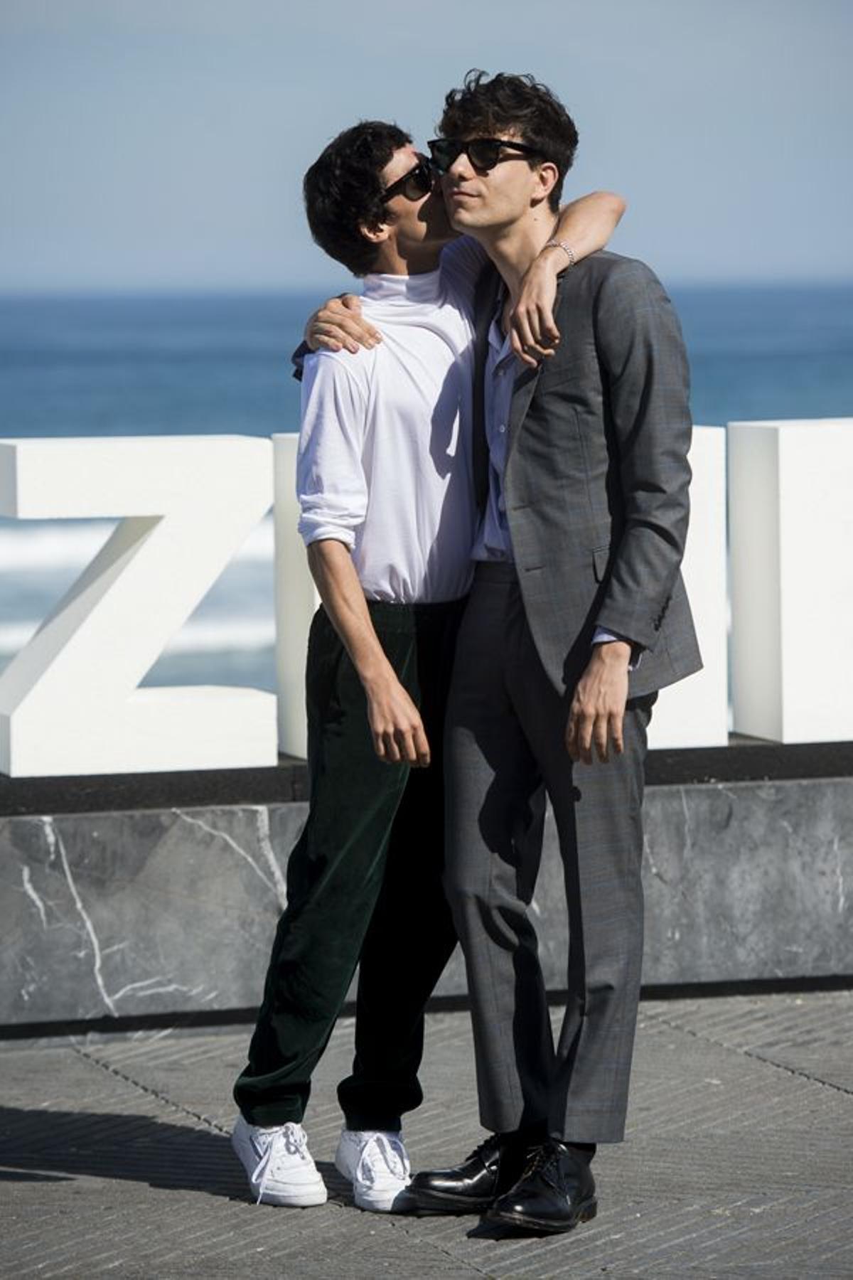 Photocall de 'La Llamada' en San Sebastián: los directores Javier Calvo y Javier Ambrossi