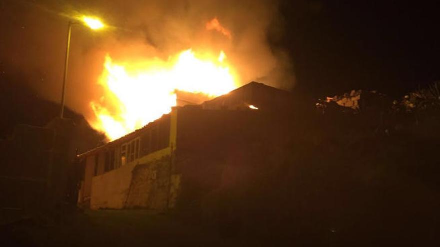 Arde una casa en Montaña Los Vélez