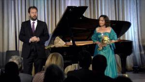  La soprano Elena Copons y el pianista Sholto Kynoch, en la inauguración del LIFE Victoria.