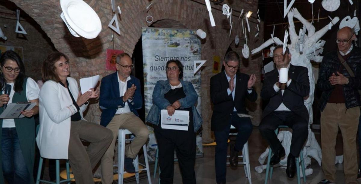 Asistentes a la inauguración de la exposición abierta ayer en el Auditorio. | LNE