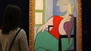 L’obra ’Dona asseguda al costat d’una finestra’, a l’exposició de Sotheby’s a Londres.