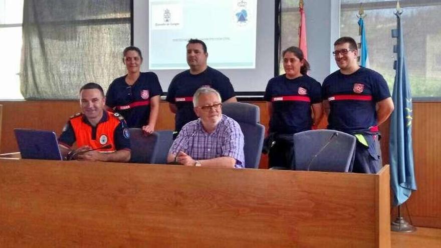 Presentación del plan de salvamento, ayer, en Cangas. // Santos Álvarez