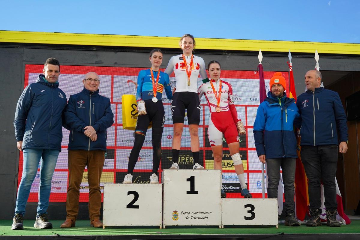 Carla Bañuls Puente, en el segundo escalón del podio nacional individual júnior