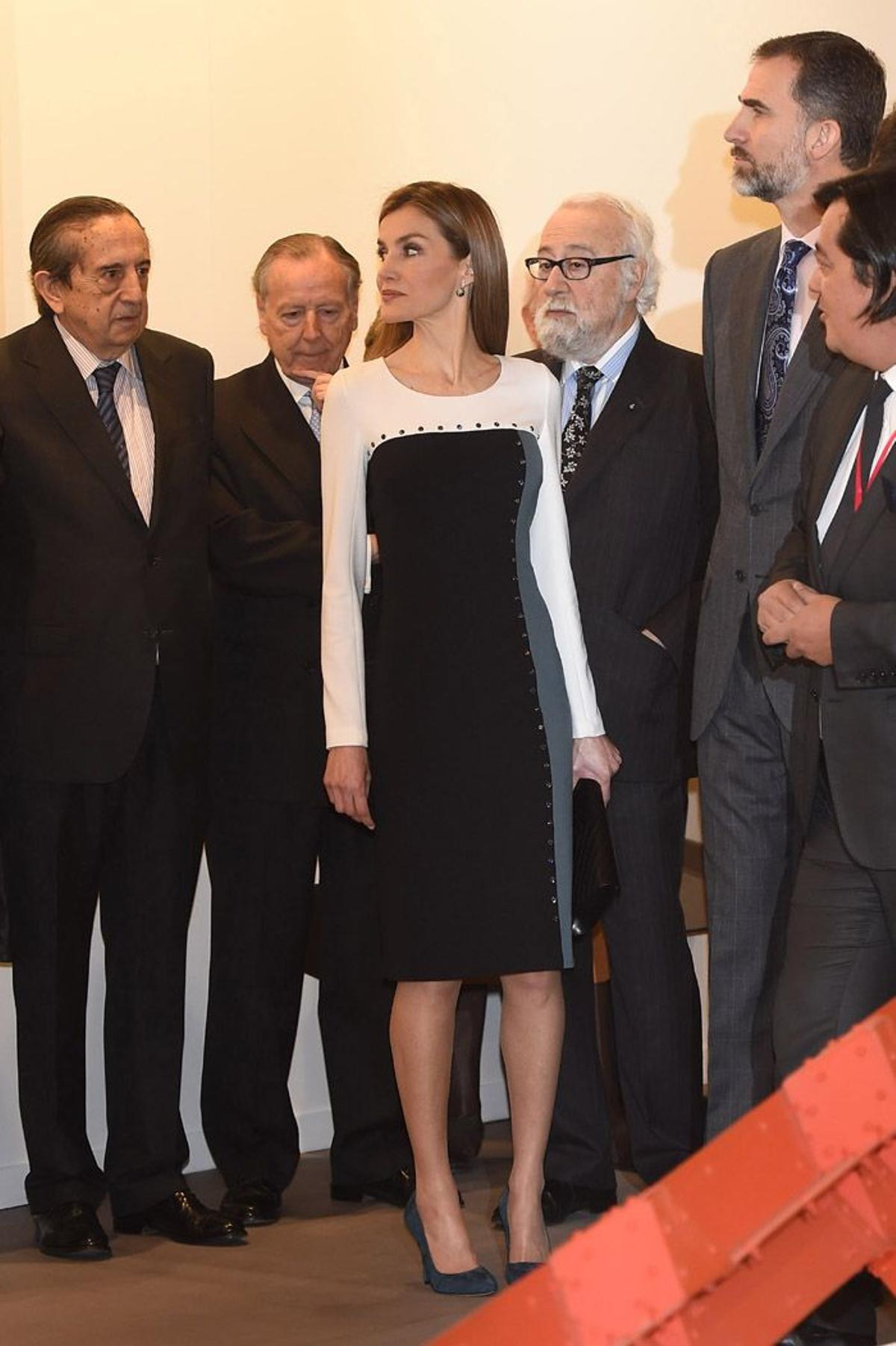 Letizia Ortiz en Arco con un vestido tricolor