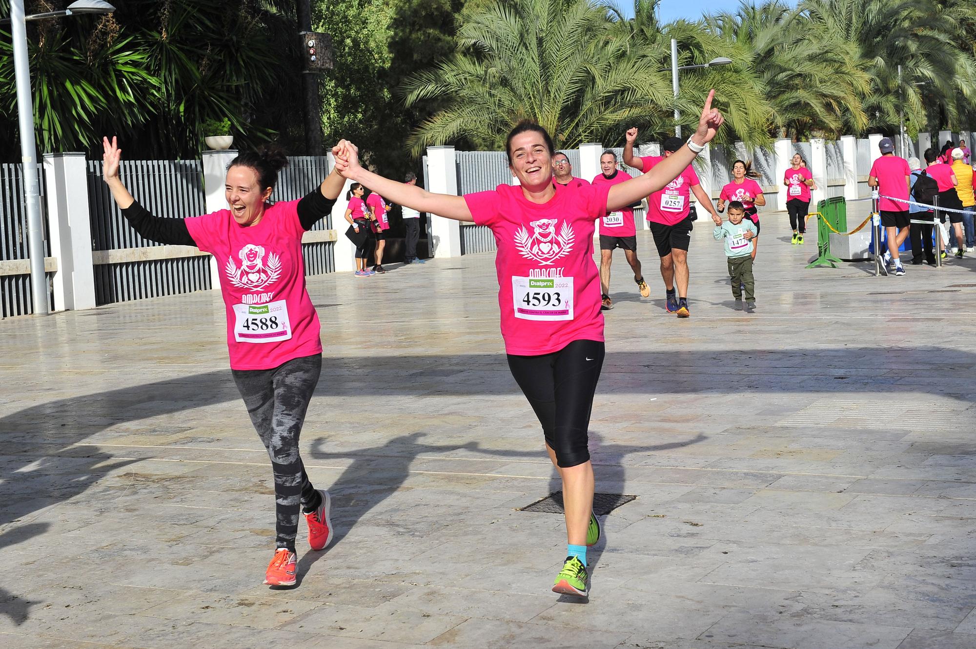 Más de 8.000 solidarios con el cáncer de mama en Elche