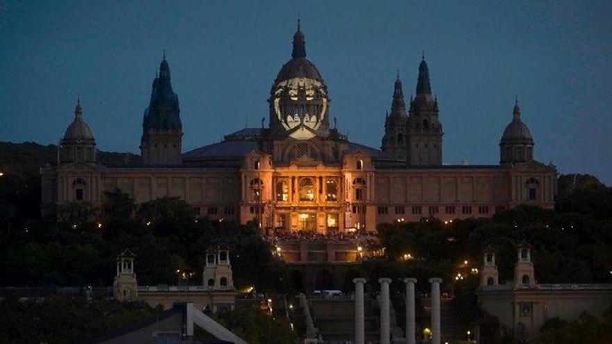 Así se ve la señal de Batseñal en Barcelona