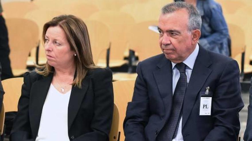 María Dolores Amorós y Roberto López Abad en una imagen tomada el año pasado durante su juicio en la Audiencia Nacional.
