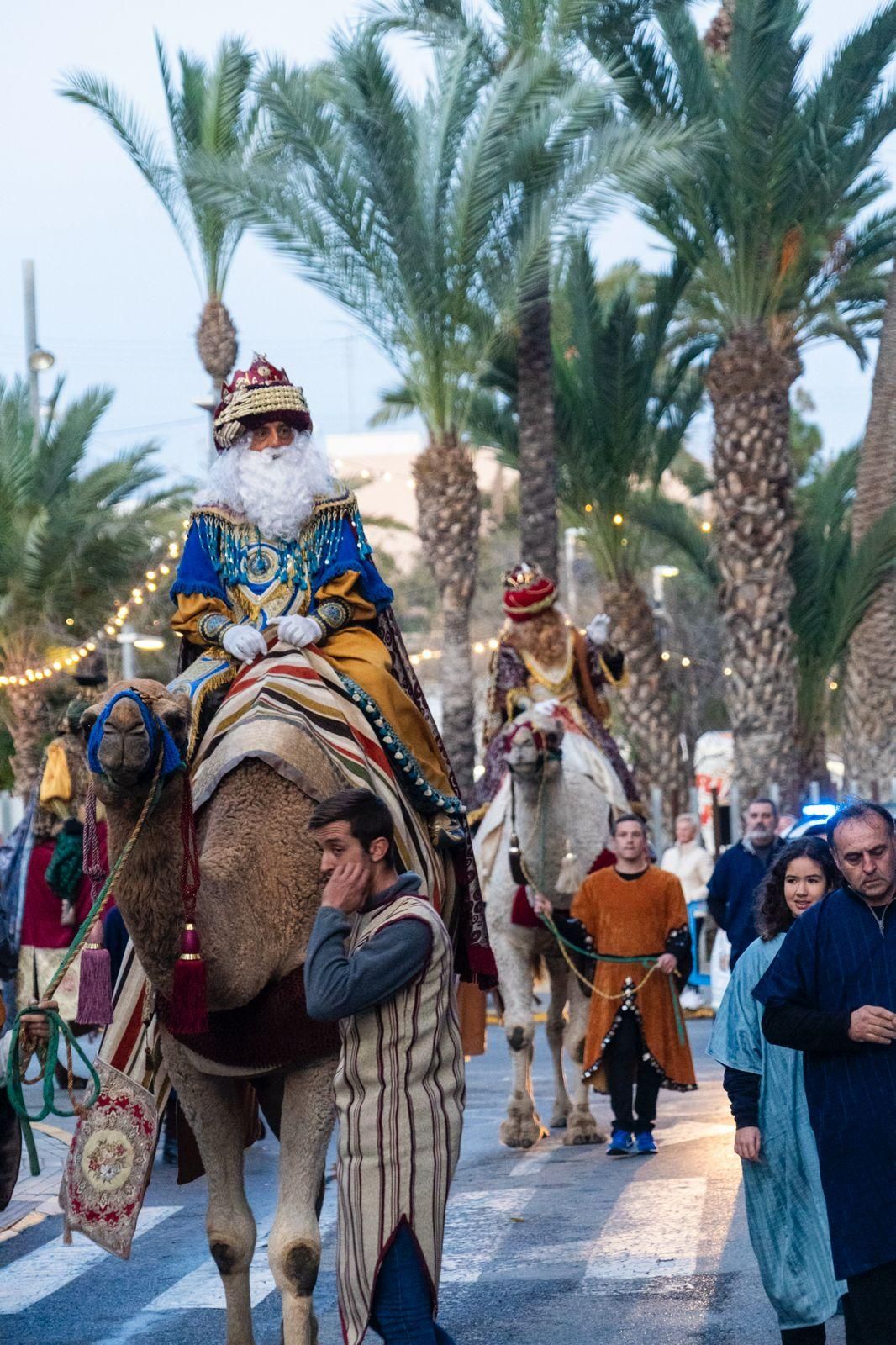 La Vila Joiosa recibe a los Reyes Magos por la puerta grande