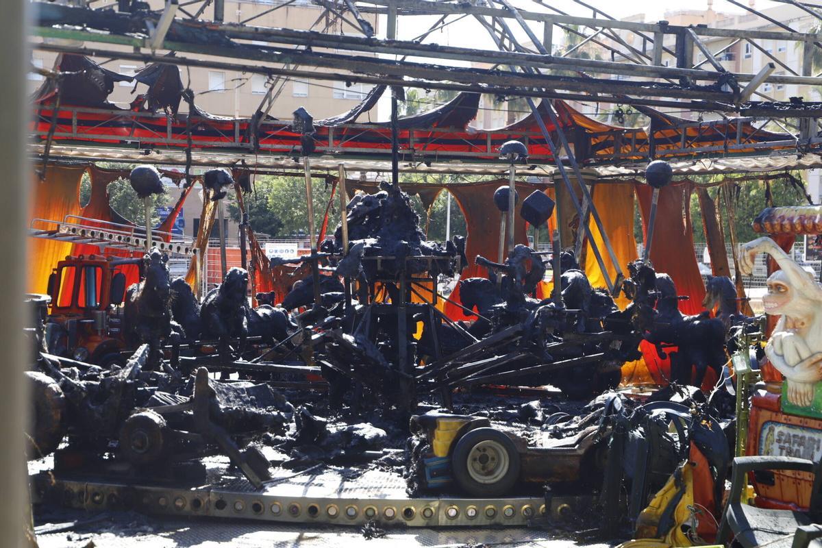 Incendio en un cacharrito en la plaza del zoco