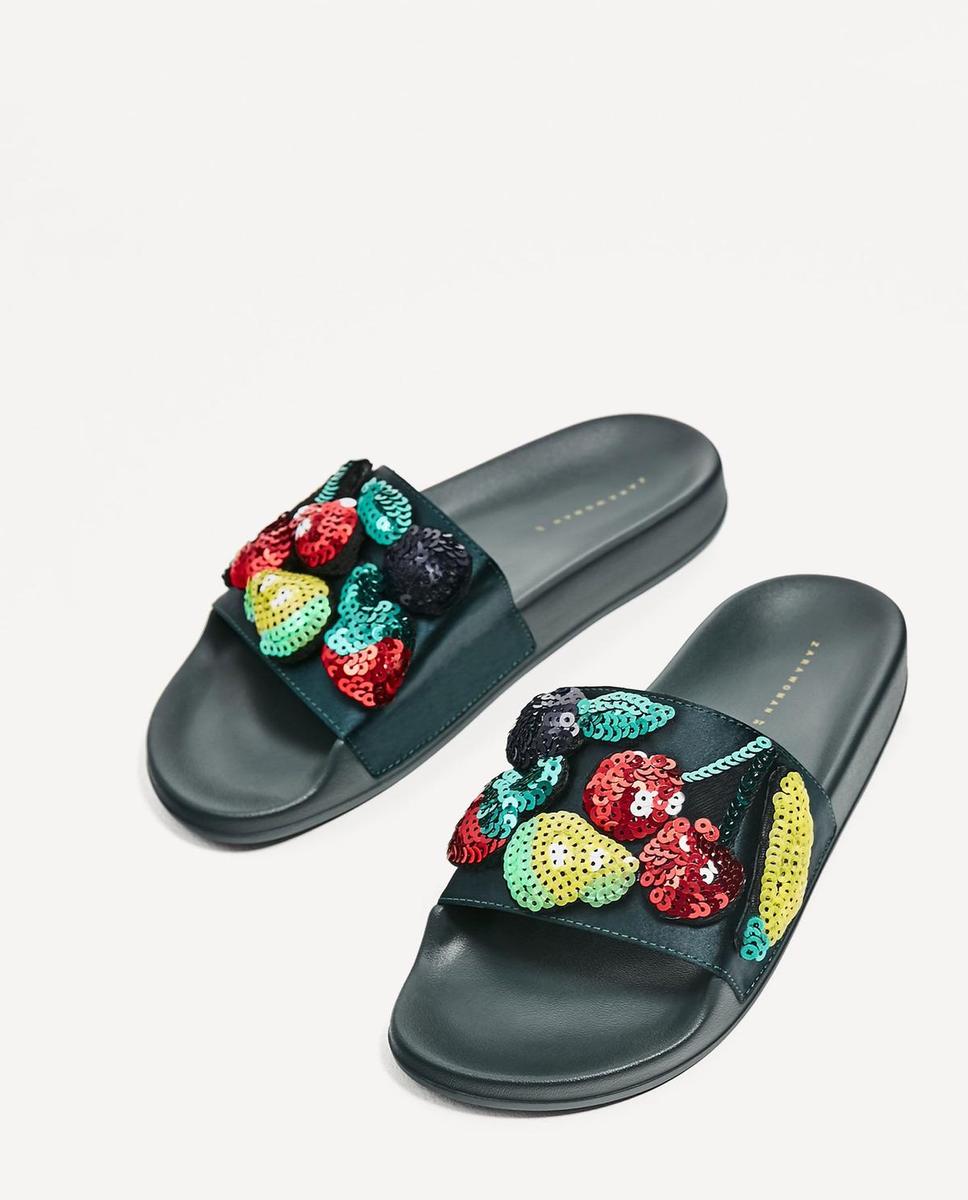 El paraíso 'made in' Zara: Sandalia de frutas (25,95 euros)