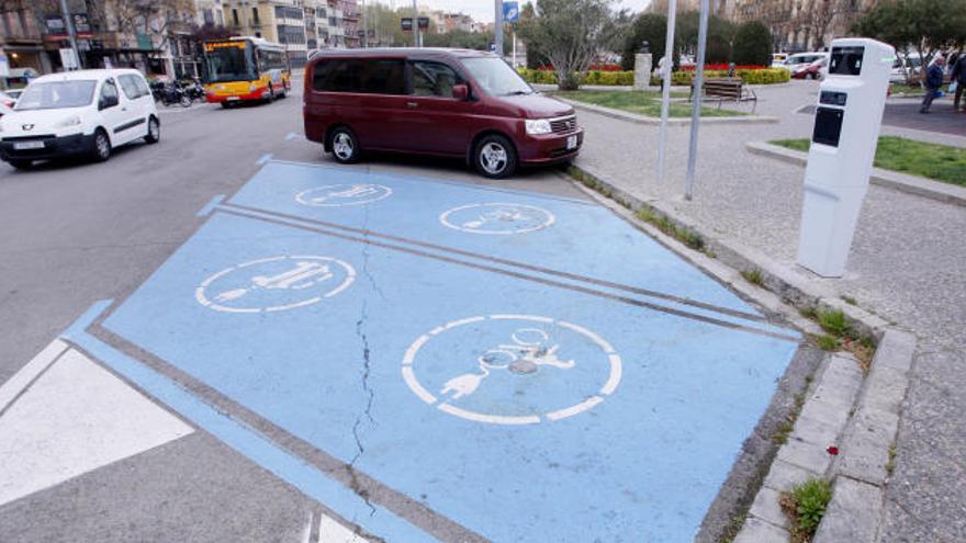 Posaran punts de recàrrega ràpida de vehicles elèctrics al nord i al sud de Girona