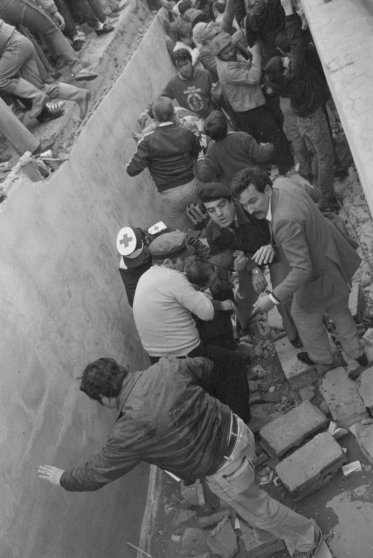 Imágenes para el recuerdo: La caída del muro en el Lluís Sitjar en 1984 ...