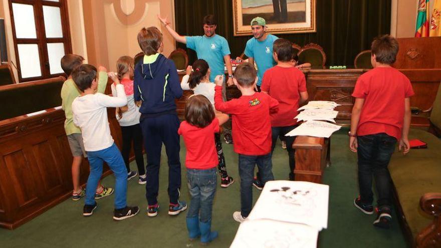 Una escuela en el salón de plenos del Ayuntamiento de Castellón