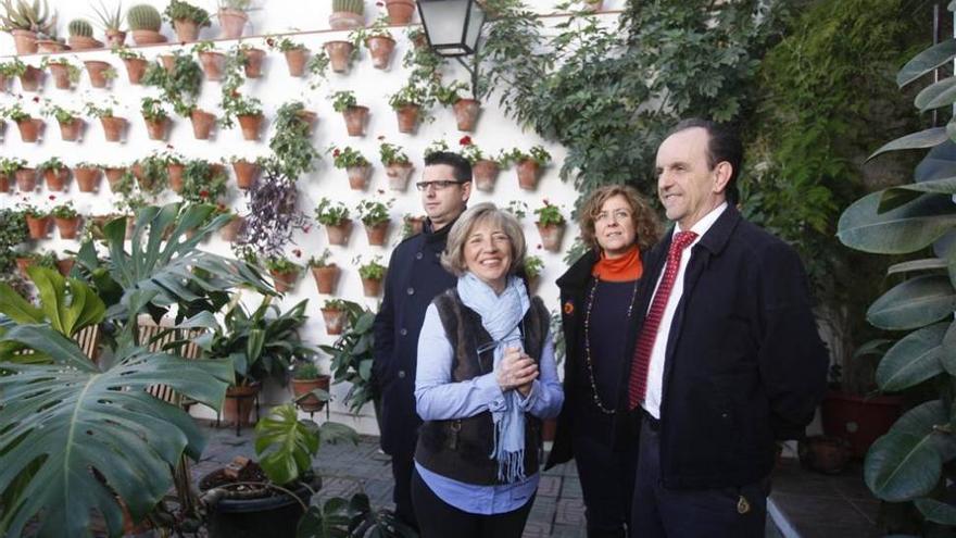 Rodríguez defiende que los propietarios de los patios sean &quot;protagonistas del futuro&quot;