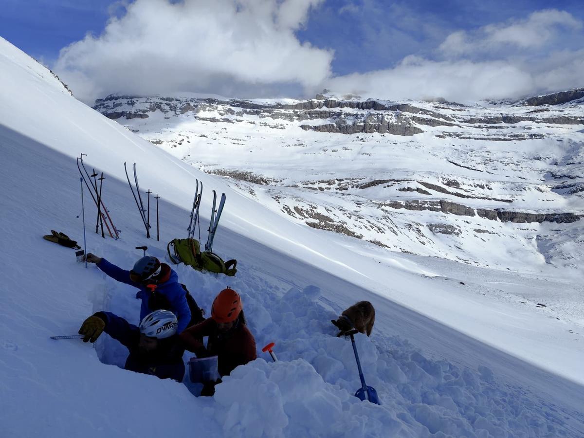 Formación específica a los guardas de Góriz en el Pirineo aragonés.