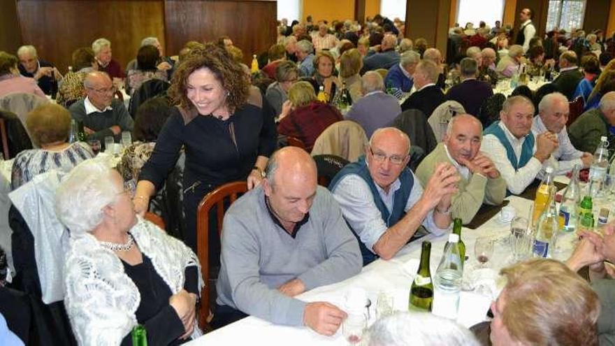 Comida por el XXI aniversario de la asociación de mayores de Cambre.