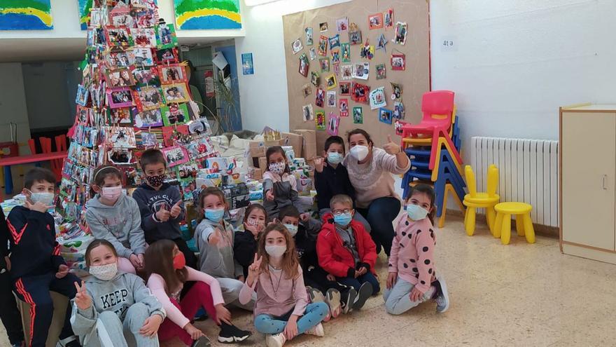 Los Reyes Magos dejan juegos educativos en el colegio Can Misses