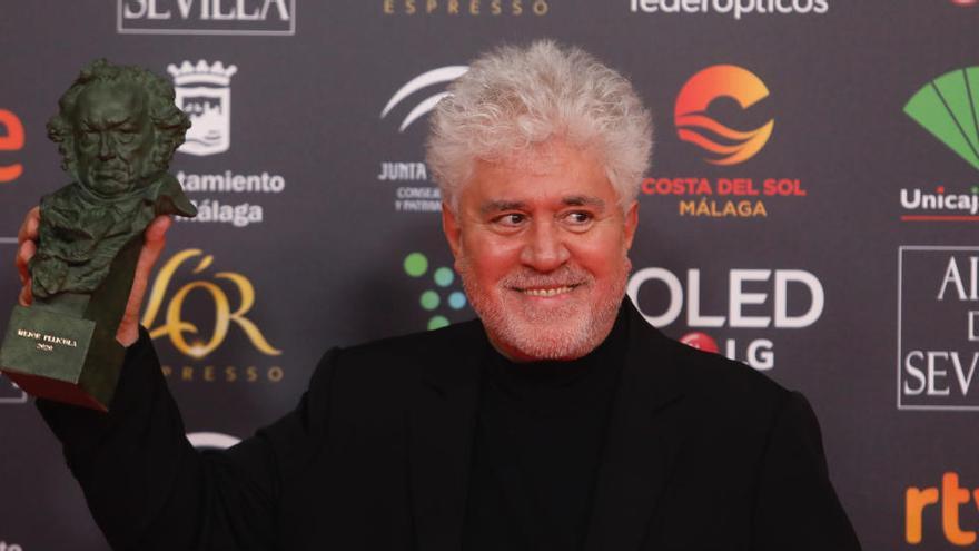 Pedro Almodóvar con el Goya a mejor director por 'Dolor y gloria'.