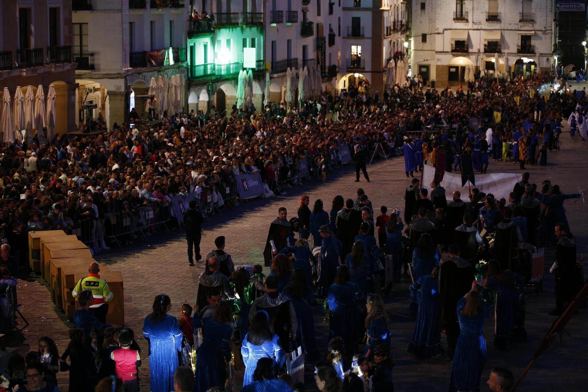 Galería | Así ha sido el desfile de San Jorge en Cáceres