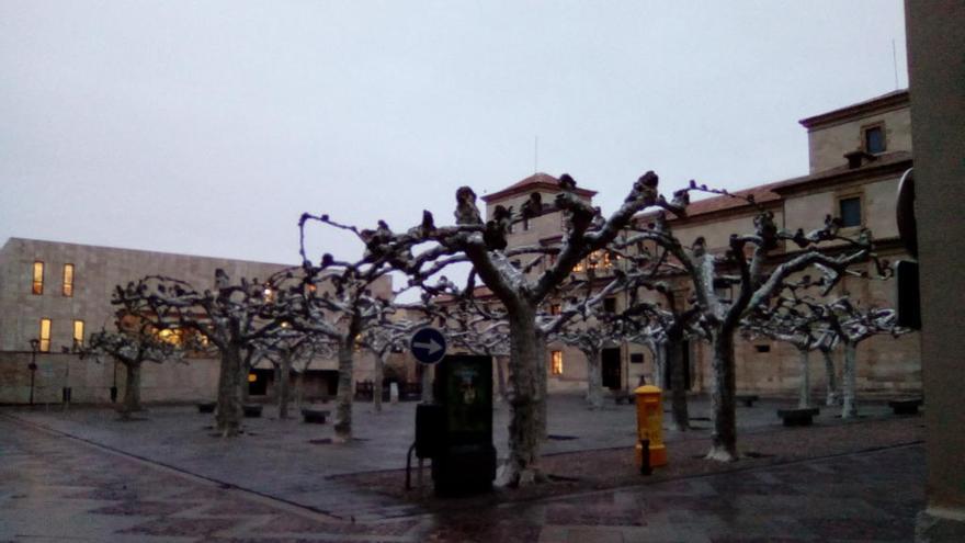 Cielo cubierto por la mañana en la capital