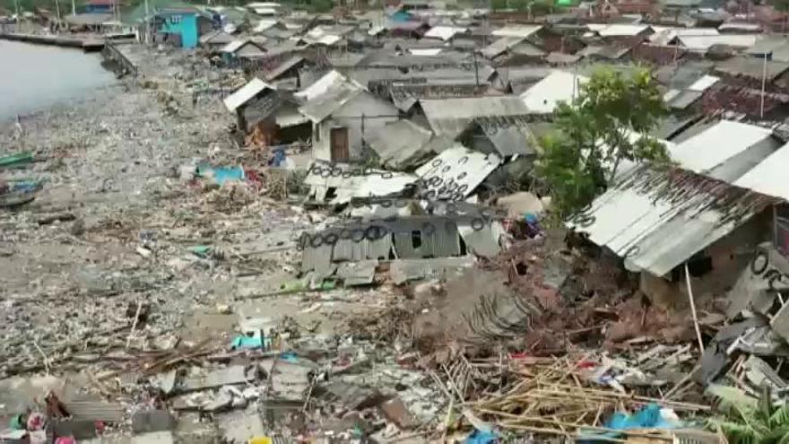 Imágenes aéreas muestran la devastación de Indonesia tras el tsunami