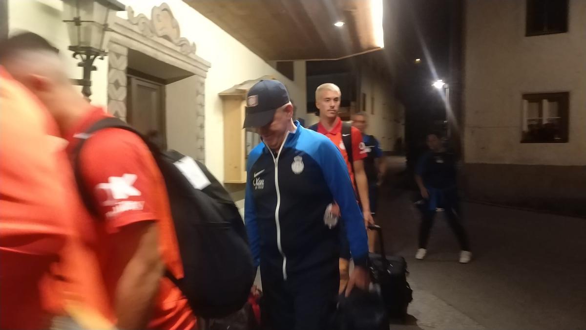 Javier Aguirre, entrenador del Real Mallorca, a su llegada al hotel de concentración del equipo.