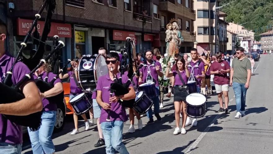 Cabañaquinta despide a la Virgen del Rosario