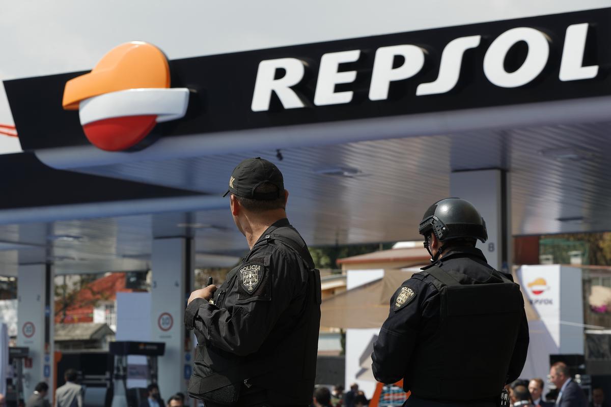 Vista de una gasolinera de Repsol.