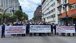Los mineros de Tyc Narcea exigen recuperar su actividad: "Llevamos mes y medio parados por un tema político"